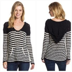 Roxy White Caps Knit sweater Small color blue and white Stripes cut out stitches